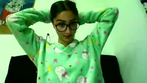 Kym Giraldo online show from December 12, 10:34 am