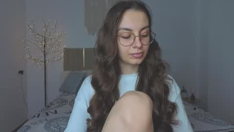 Margo  online show from December 5, 1:45 pm