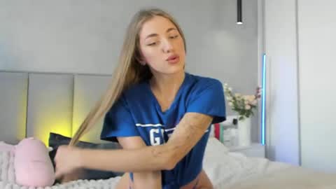 LaAngel online show from April 29, 11:35 am