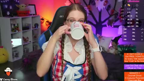 Lacey Bloom online show from October 16, 2:14 am