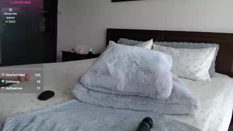 Mia online show from June 2, 3:07 am
