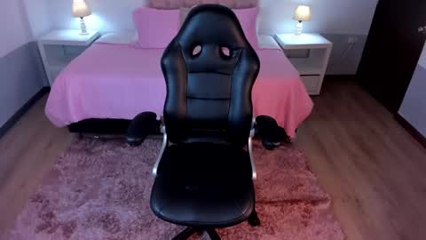 Lady  online show from March 9, 8:10 pm