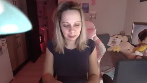 lady_smile69 online show from February 3, 3:20 am