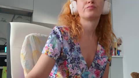 Sima Ladybigsmile online show from February 3, 6:33 am