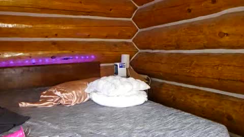 ladylorreign online show from October 19, 4:03 am