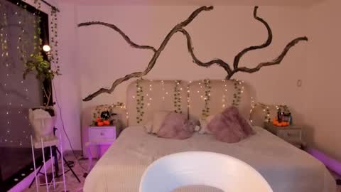 Lady  online show from October 21, 5:00 am