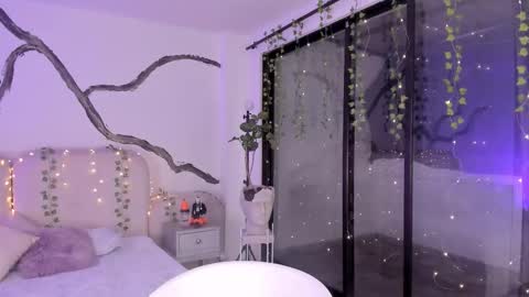 Lady  online show from November 1, 6:39 am