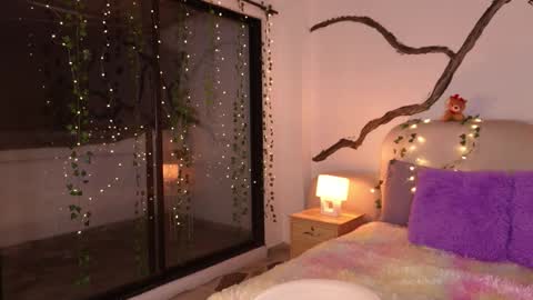 Lady  online show from December 5, 6:02 am