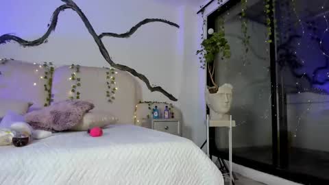 Lady  online show from October 6, 1:44 am