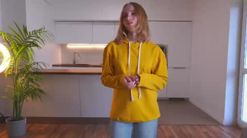 laelneizer online show from June 11, 2:53 am