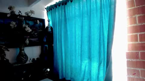 laia_hadid online show from April 21, 5:09 pm