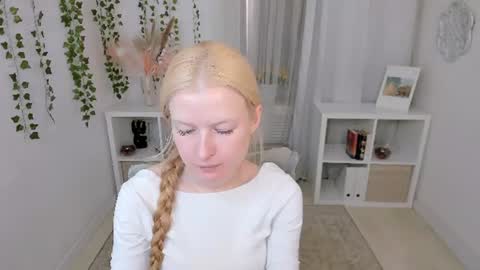 Laly online show from July 24, 7:50 am