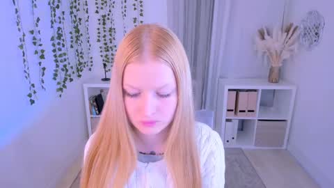 Laly online show from February 27, 4:21 pm