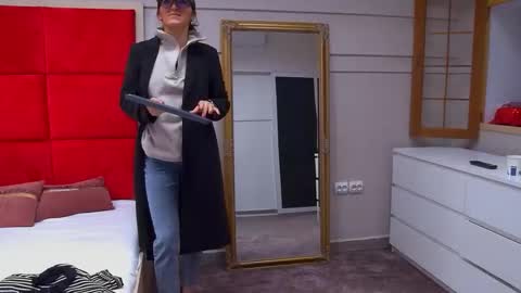 LanaBanner online show from October 4, 7:03 am