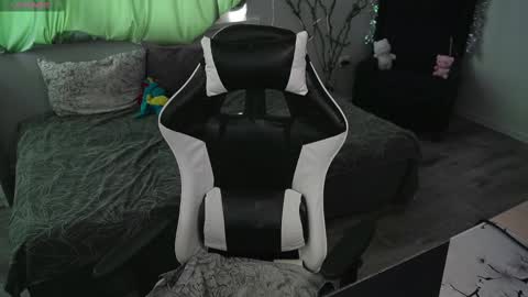 Kay online show from February 15, 8:54 am