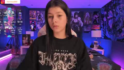 L A N A  online show from October 15, 9:28 pm