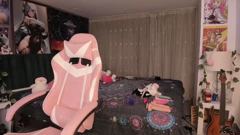 L A N A  online show from February 1, 11:37 pm