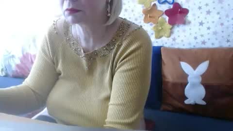 LovelyQueen online show from June 2, 8:59 am