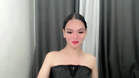 lanawyatt_ online show from October 1, 6:13 pm