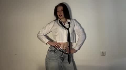 Sarah online show from February 12, 2:30 pm