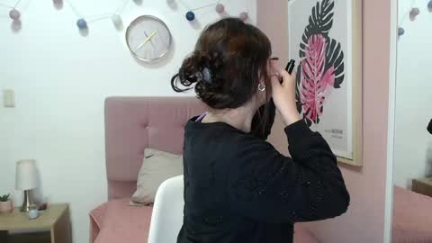 Lanna online show from April 24, 1:14 pm