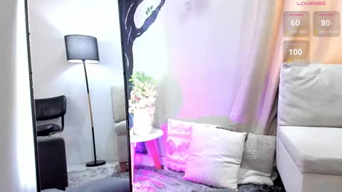      700  200   online show from February 27, 8:19 pm