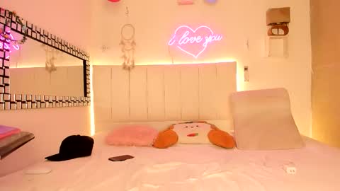 lara online show from February 14, 2:08 pm