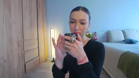 LaraKanes online show from March 11, 9:24 am