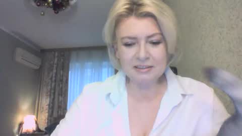 laramrs online show from December 20, 11:47 am