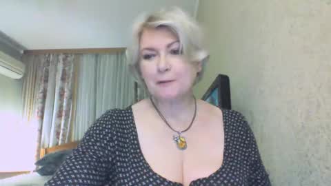 laramrs online show from November 25, 5:15 pm