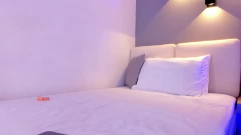 Laura online show from October 6, 10:14 pm