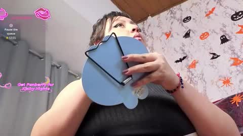 larissa_antonella online show from October 25, 4:53 am