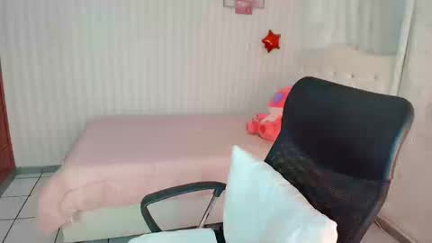 Larissas online show from September 9, 9:58 pm