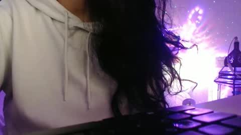 Auri online show from February 15, 6:29 pm