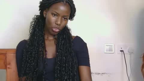 latiffaah_xx online show from March 22, 2:01 pm