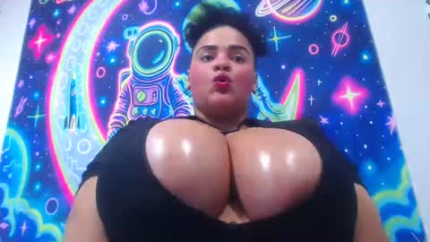 latina_bigboos12 online show from August 7, 9:00 pm