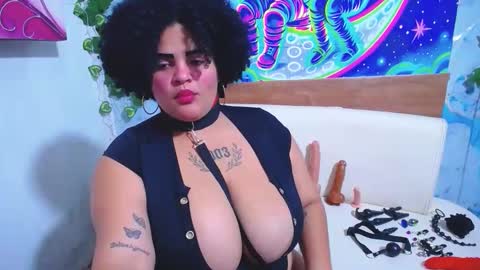 latina_bigboos12 online show from November 6, 5:35 am