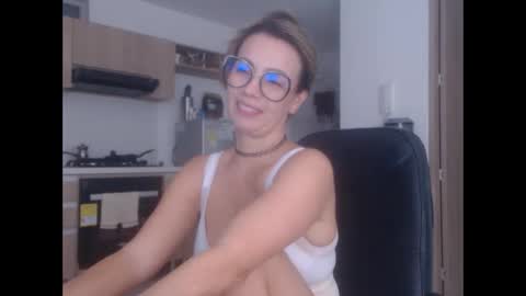 latinpaprika online show from December 15, 10:59 pm