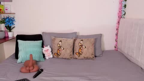 laura1__ online show from February 28, 12:21 am