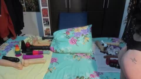  Wen  online show from February 9, 6:43 pm