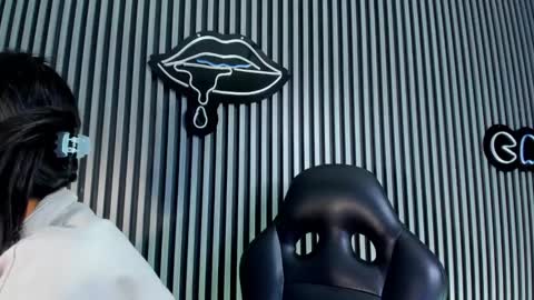 Laura online show from February 20, 12:47 pm