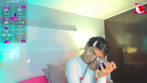 Laura online show from October 16, 1:14 pm