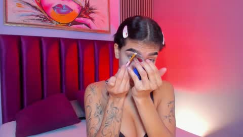 Laura online show from November 23, 1:02 pm