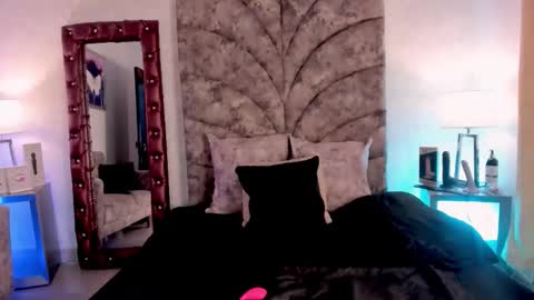 Laura Bassi online show from March 4, 3:24 am