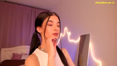 Laura online show from July 5, 8:58 pm
