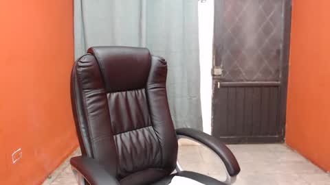 CALL ME LOVE  LAURA online show from March 6, 2:30 am