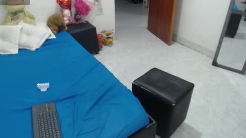 laura_foxx2379 online show from September 27, 1:46 am