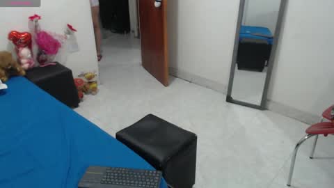 laura_foxx2379 online show from September 30, 2:06 am