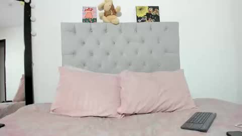 Laura Janne online show from February 12, 6:53 pm