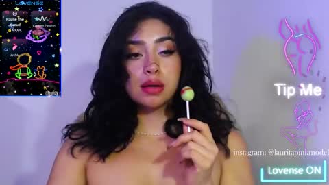 laura_pink01 online show from March 3, 4:24 pm